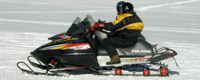 snowmobilers-640.jpg (29625 bytes)